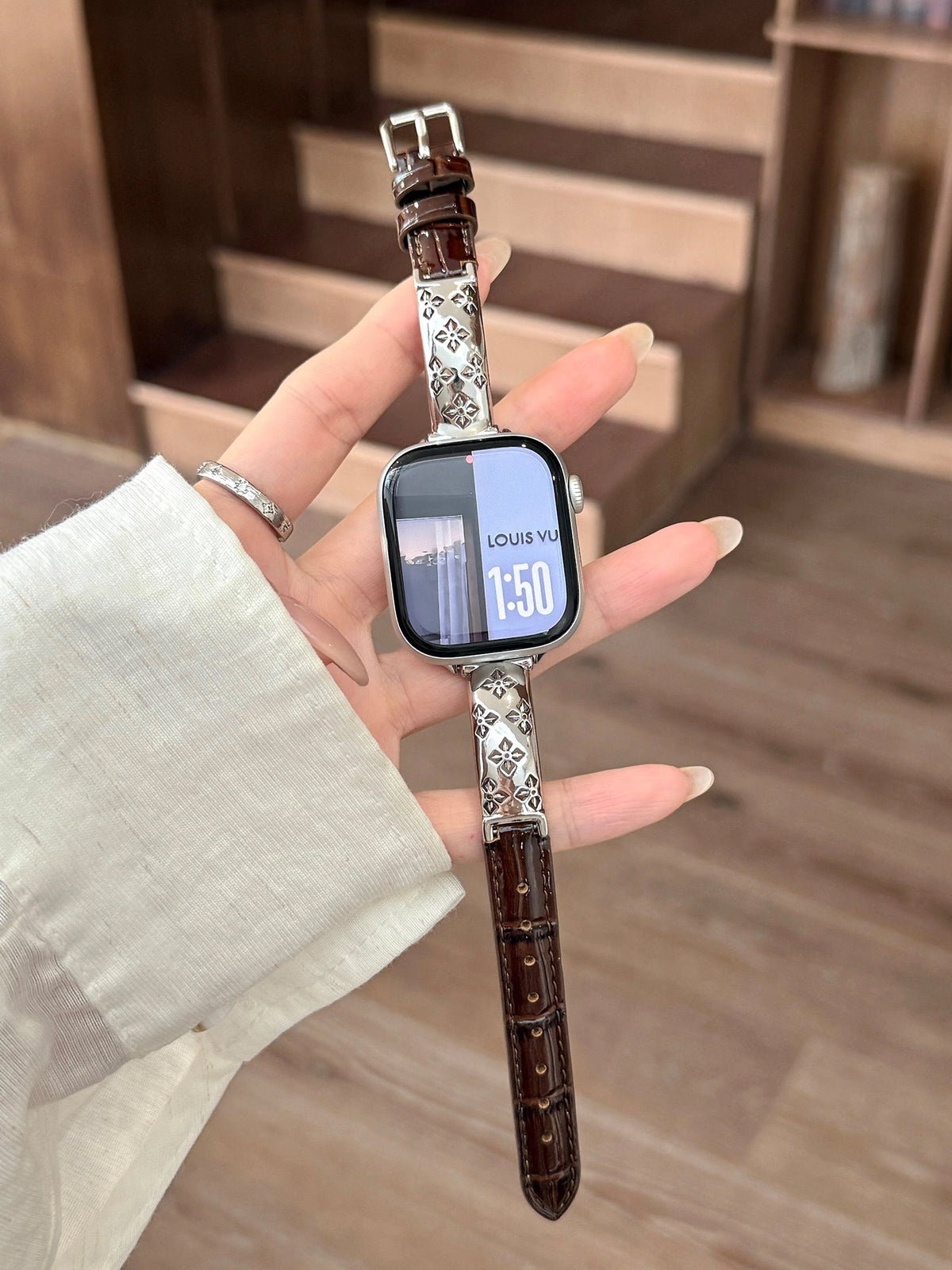 Metal and Leather Apple Watch Band [I7H8G7S8]