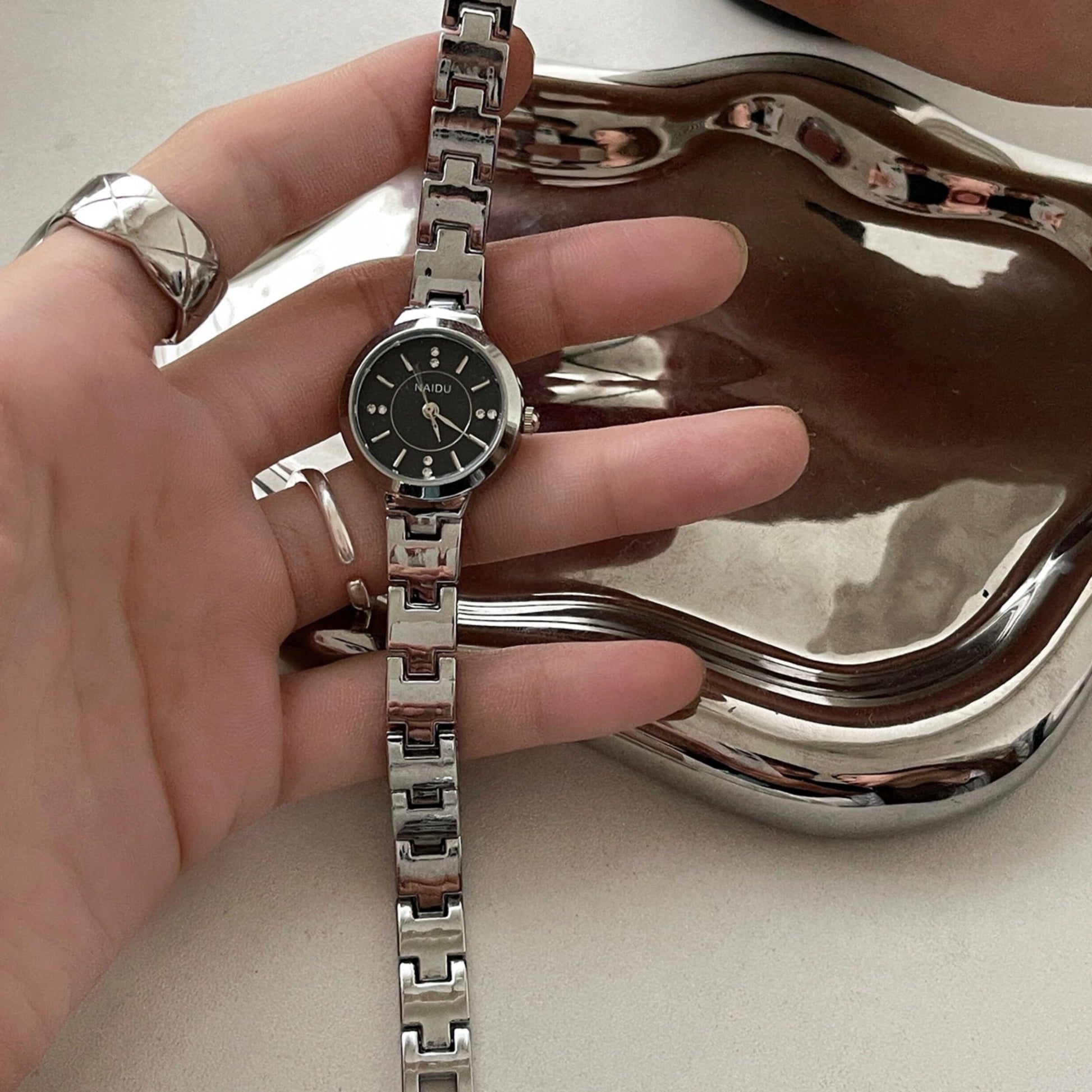 Minimalist Chain Bracelet Watch [MPEHHJGL]