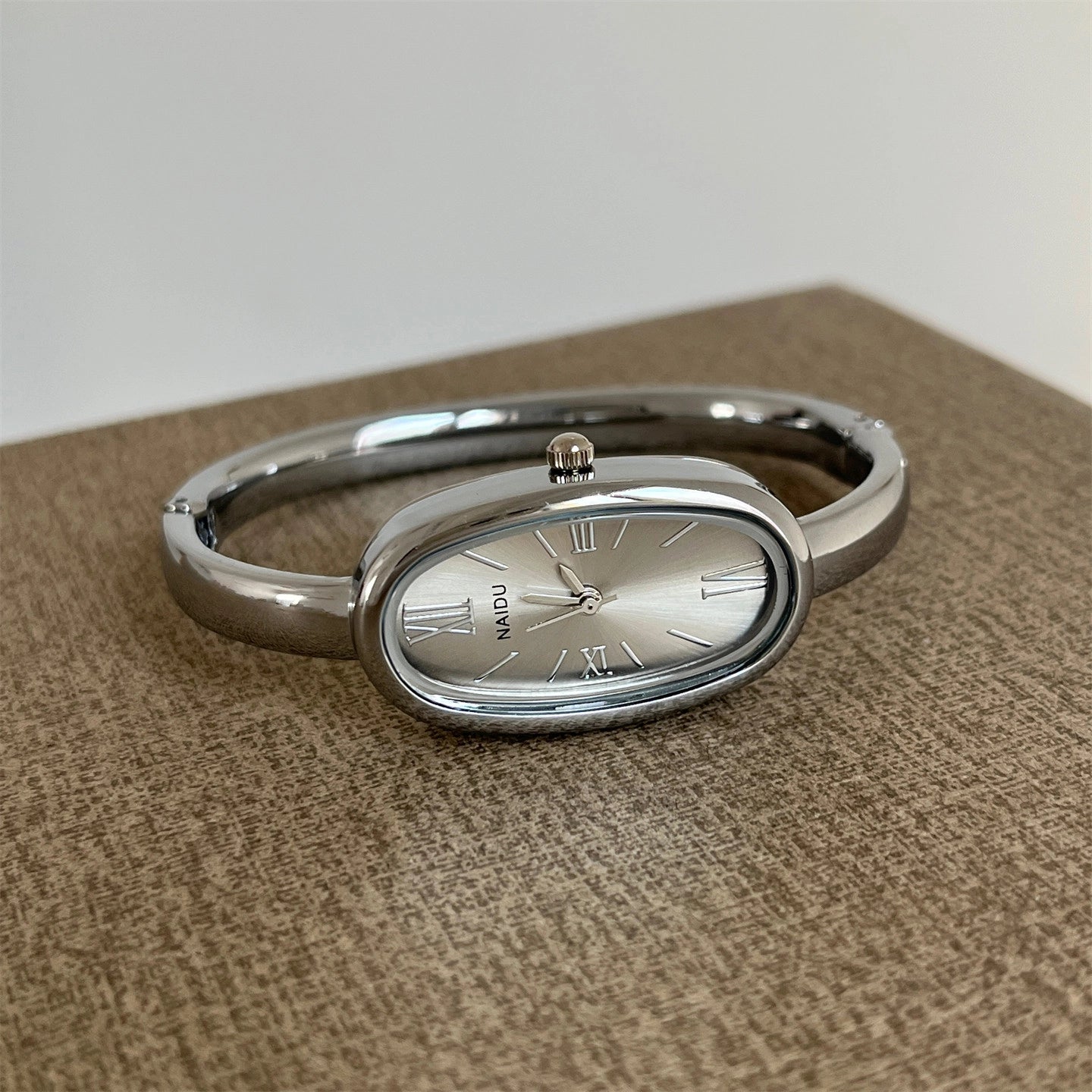 Minimalist Oval Bracelet Watch [BN6TJL9U]
