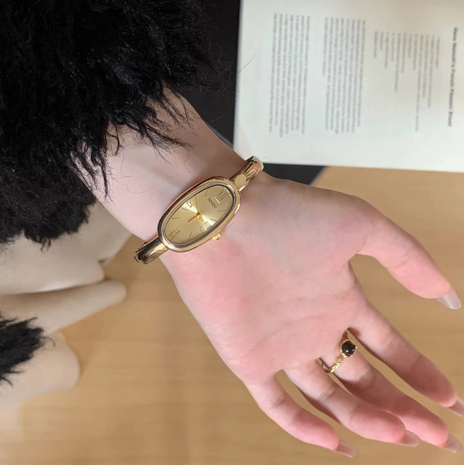 Minimalist Oval Bracelet Watch [KO013DZX]