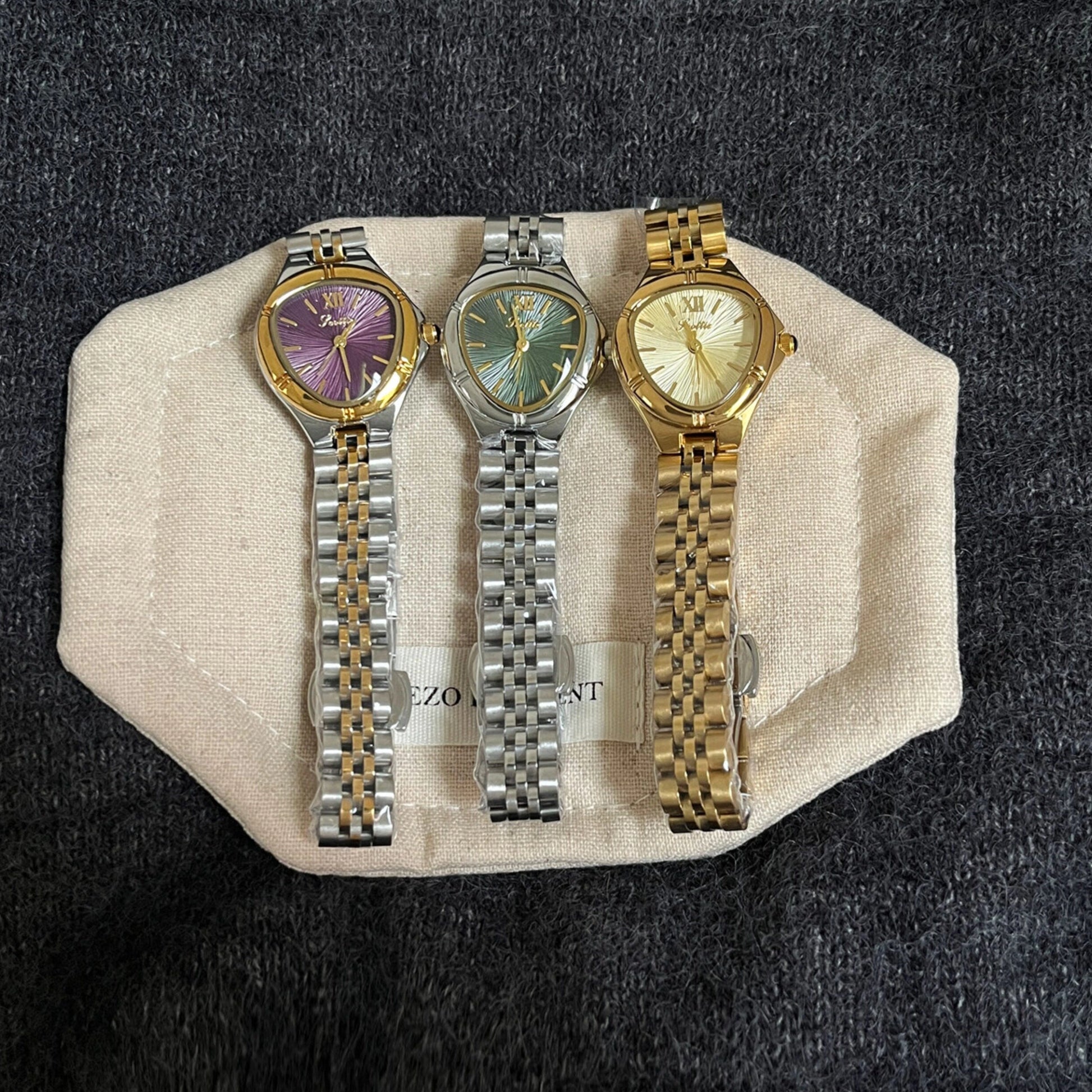 Minimalist Round Dial Bracelet Watch [4AWQVLMI]
