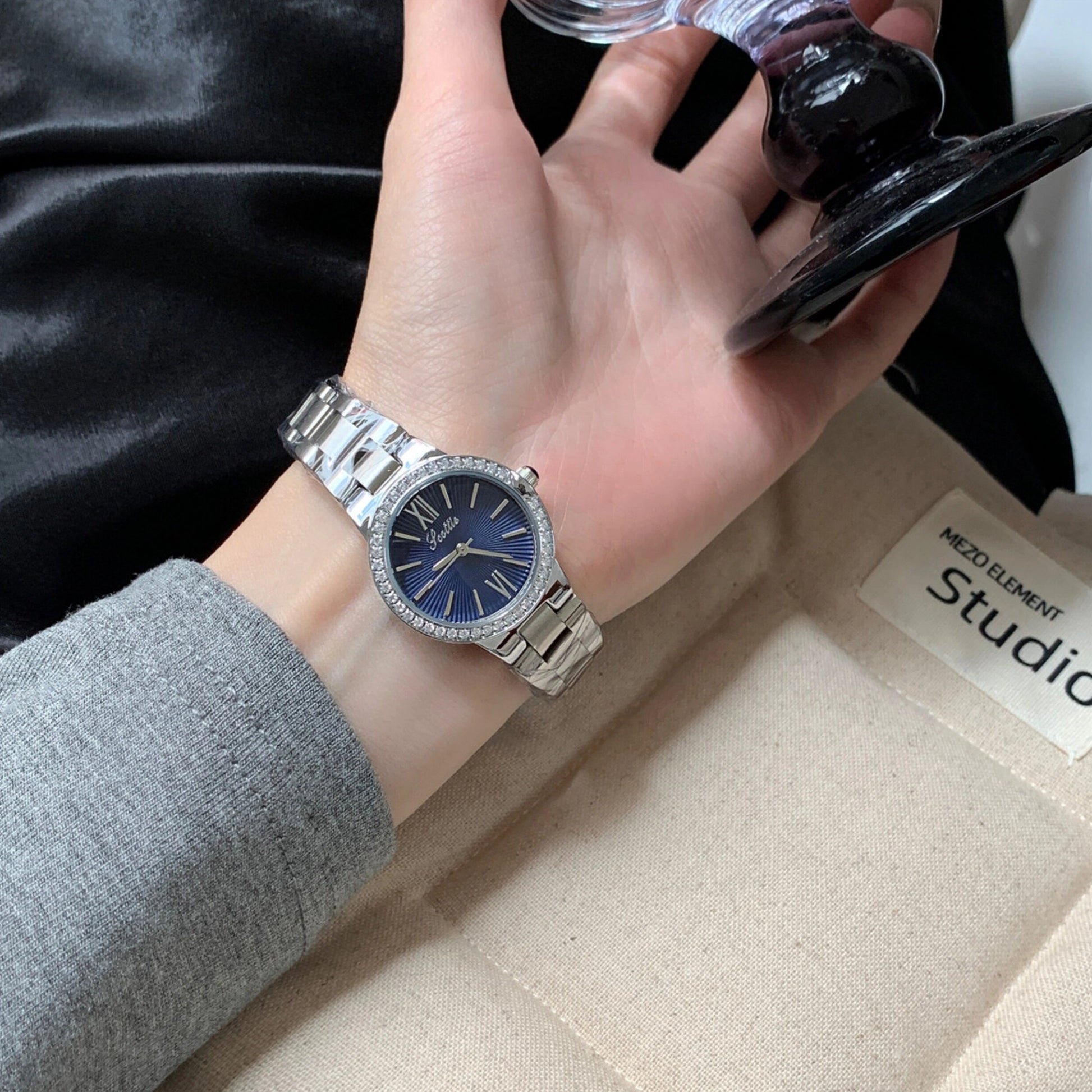 Minimalist Round Dial Bracelet Watch [8WNTPQ3U]