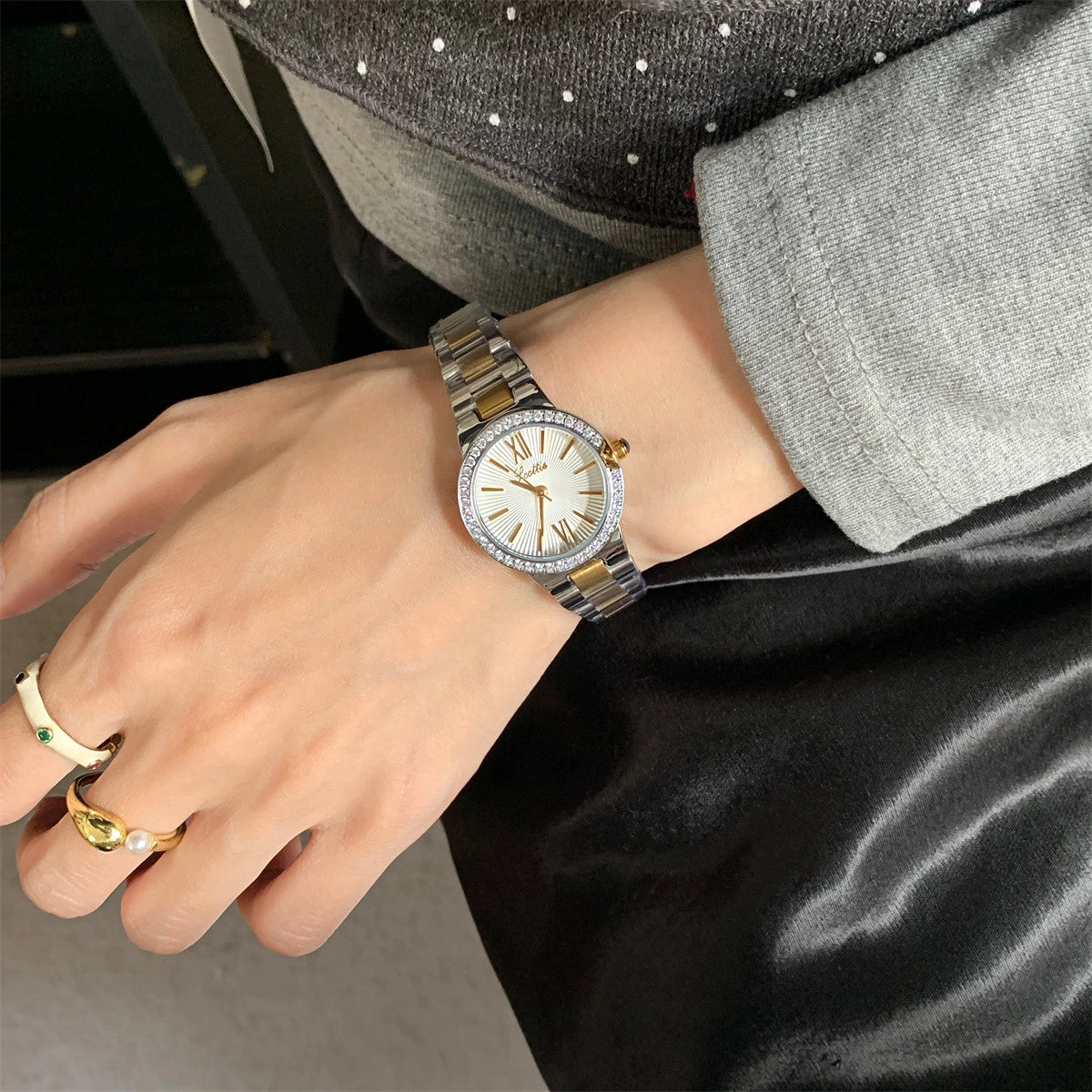 Minimalist Round Dial Bracelet Watch [YX5HJ58E]