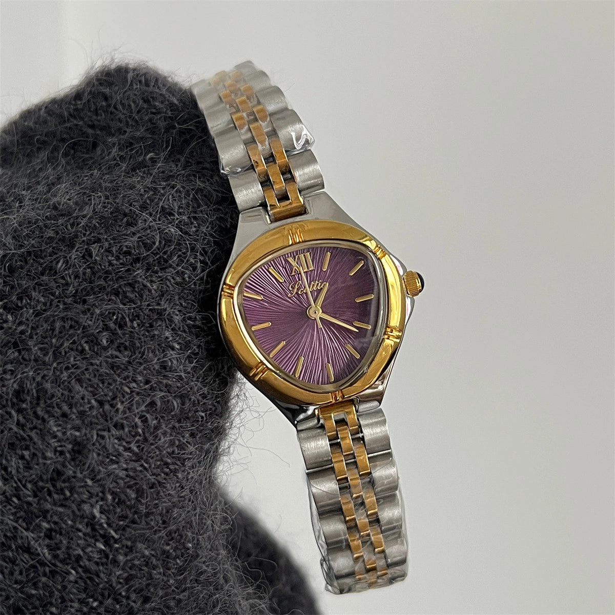 Minimalist Round Dial Bracelet Watch [5DKARVV1]