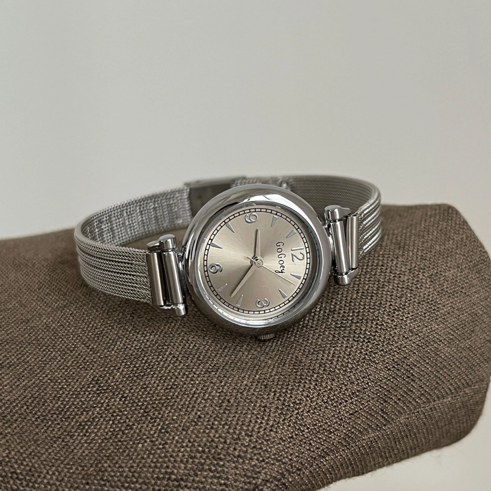 Minimalist Round Mesh Strap Watch [IKHXH45I]