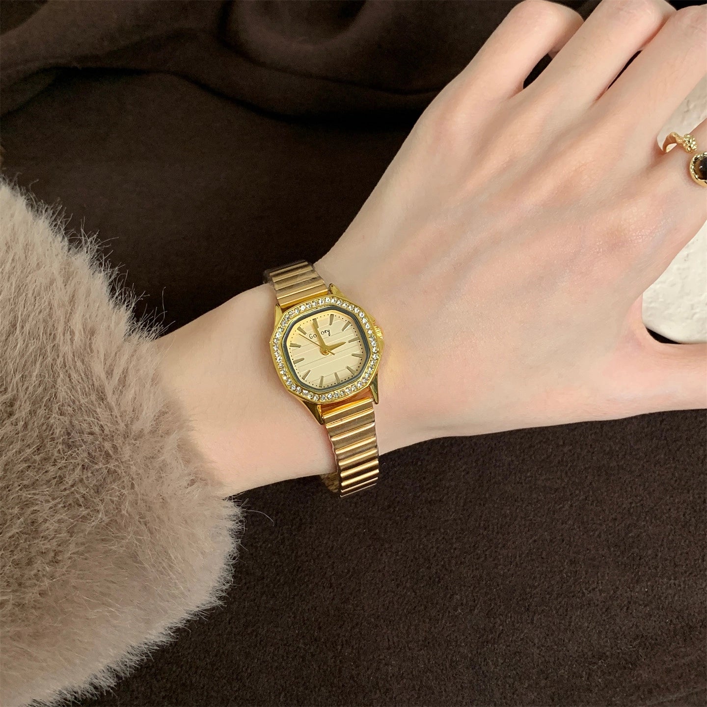 Minimalist Square Bracelet Watch [2LXXRCVF]