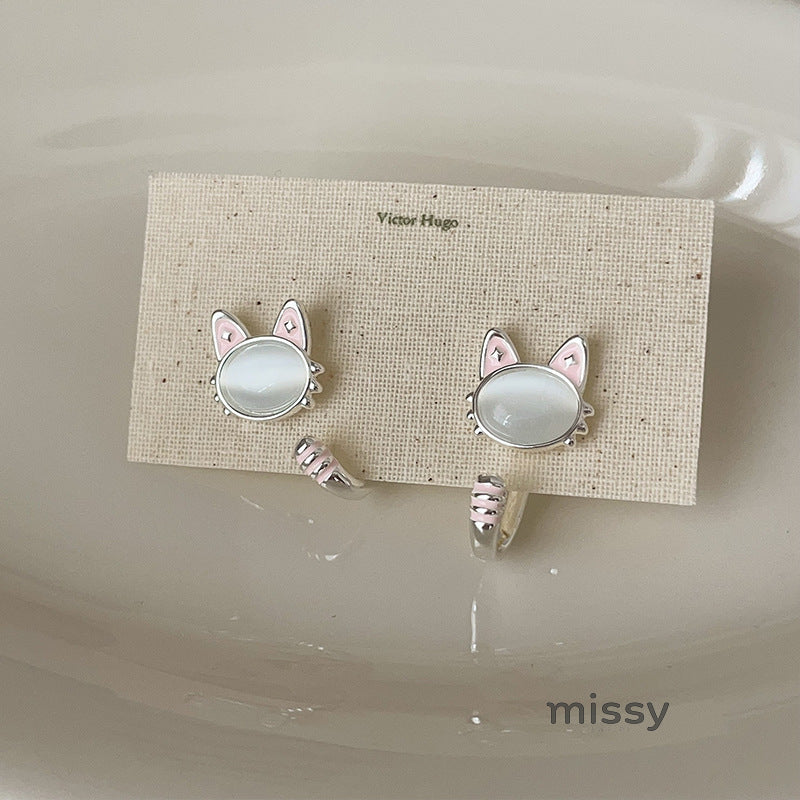 Mollie Iridescent Cat Studs [HYRFCMVC]