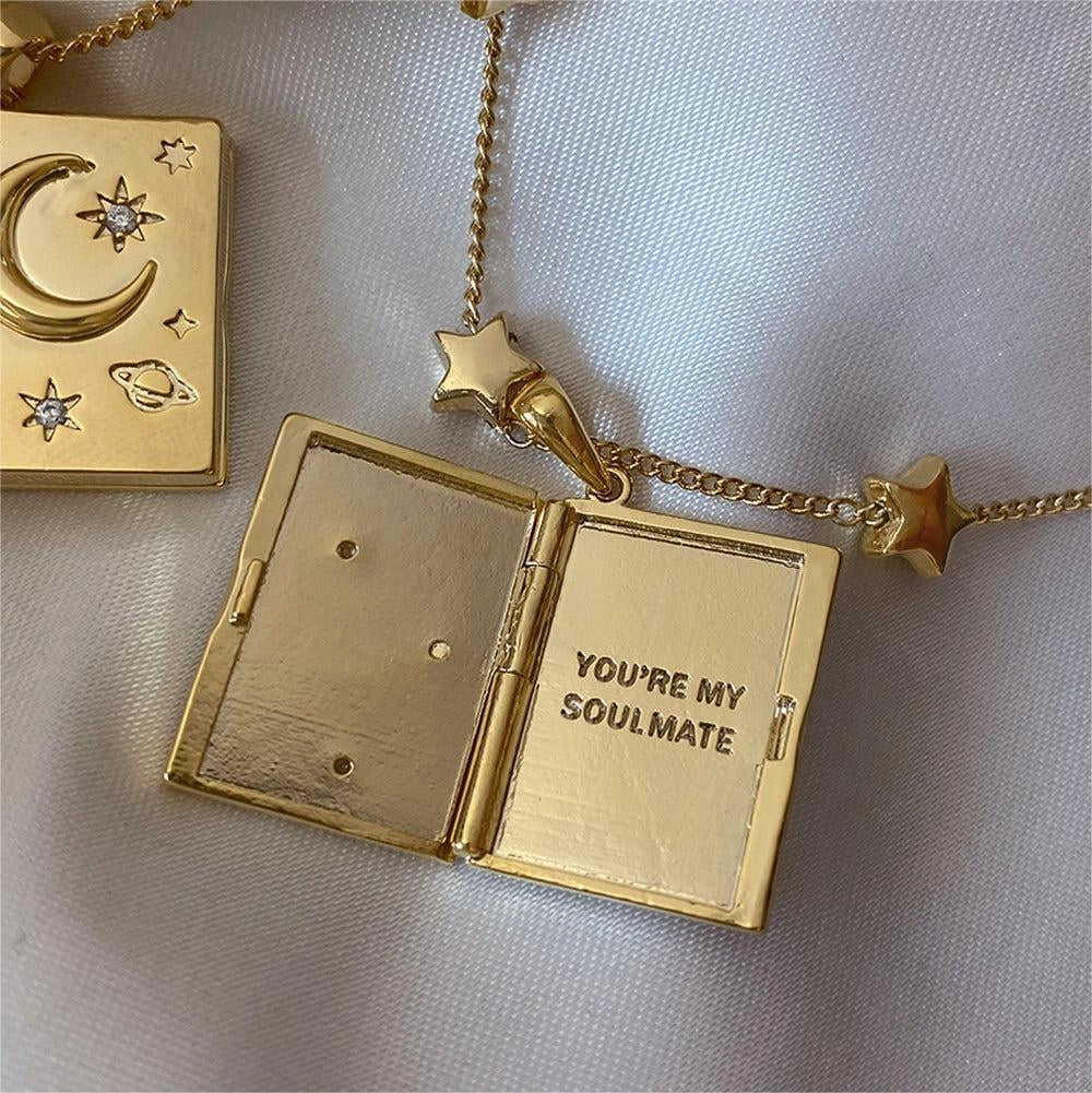 Moon Pendant Necklace [6S1AL914]