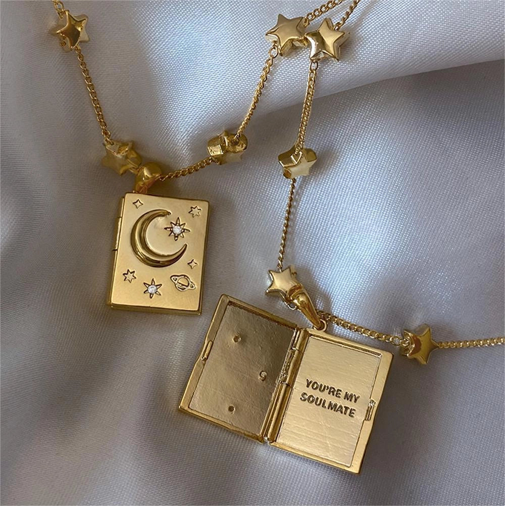 Moon Pendant Necklace [6S1AL914]