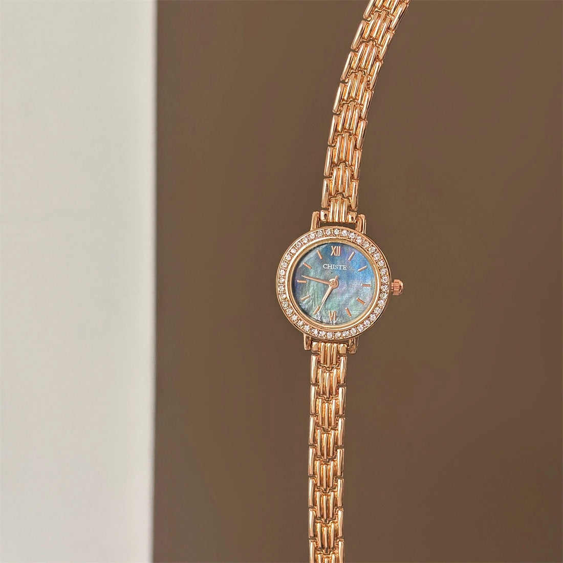 Mother-Of-Pearl Bracelet Watch [KDH2547V]