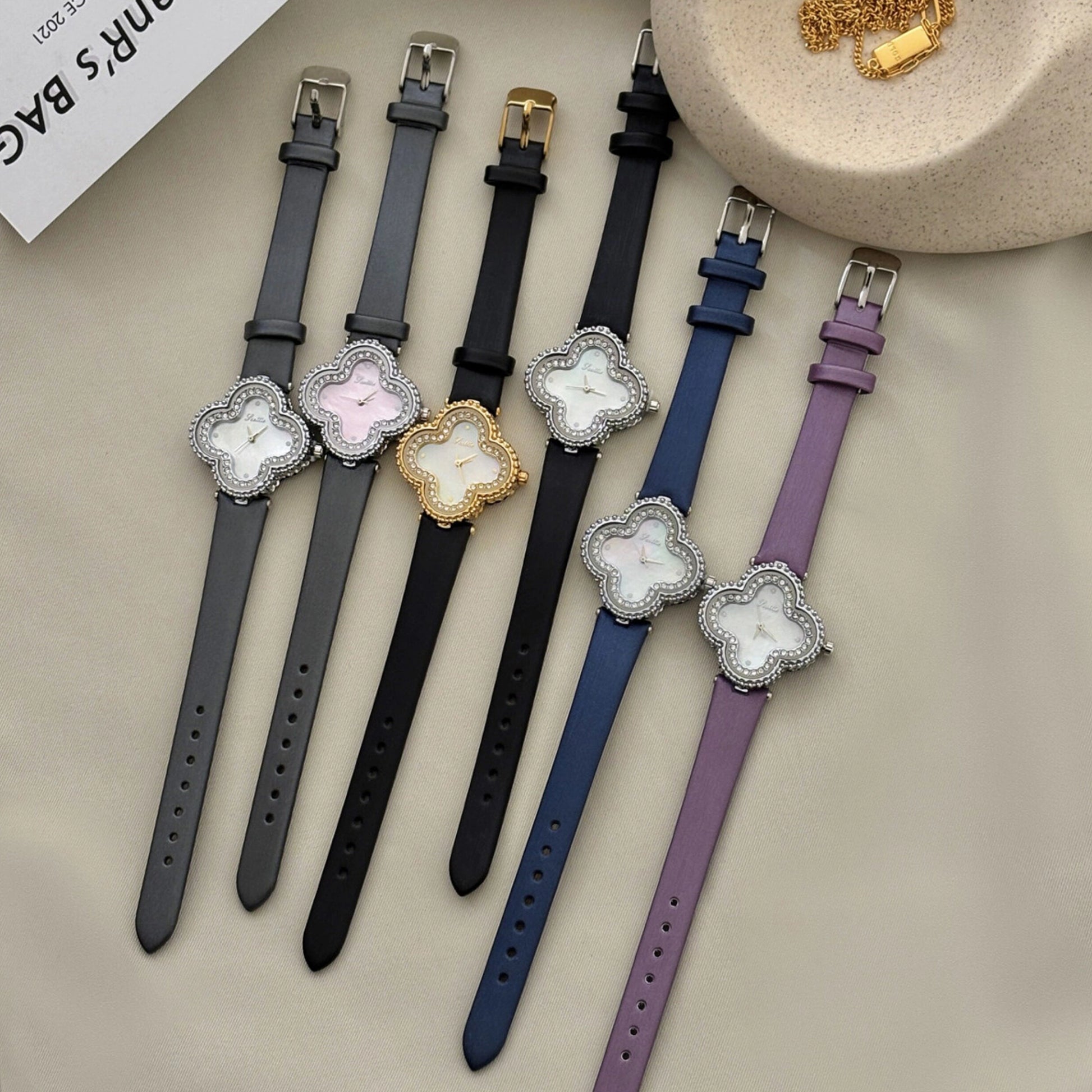 Mother-of-Pearl Clover Watch [749M847B]