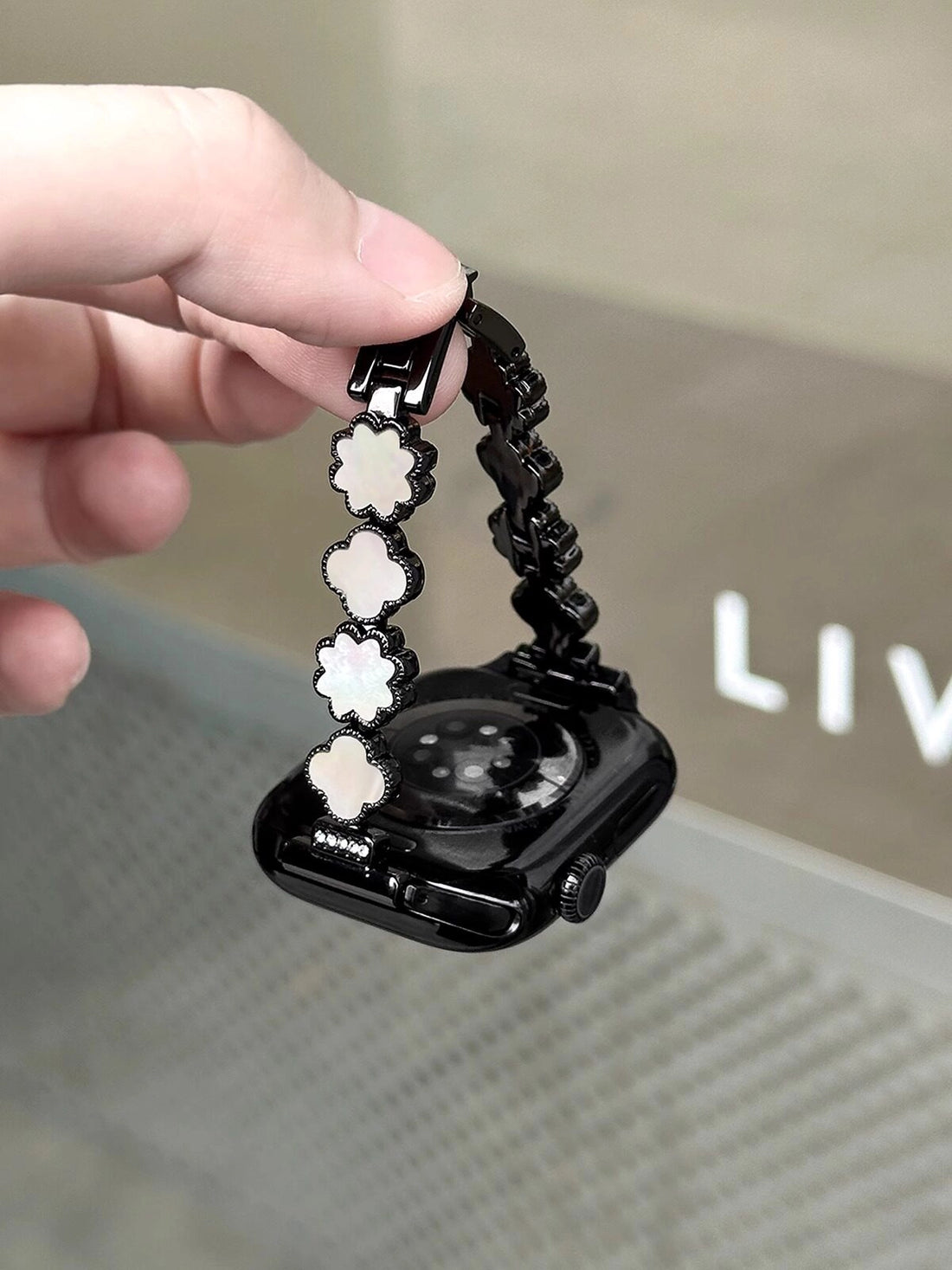 Mother-of-Pearl Clover Watch Strap [NJJADAOI]