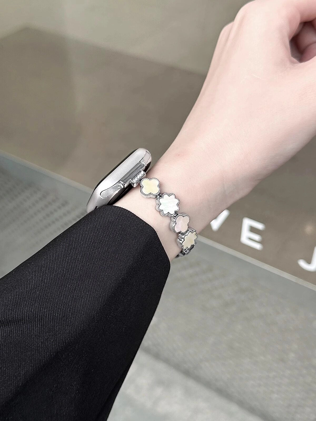 Mother-of-Pearl Clover Watch Strap [3ZU3XCZP]