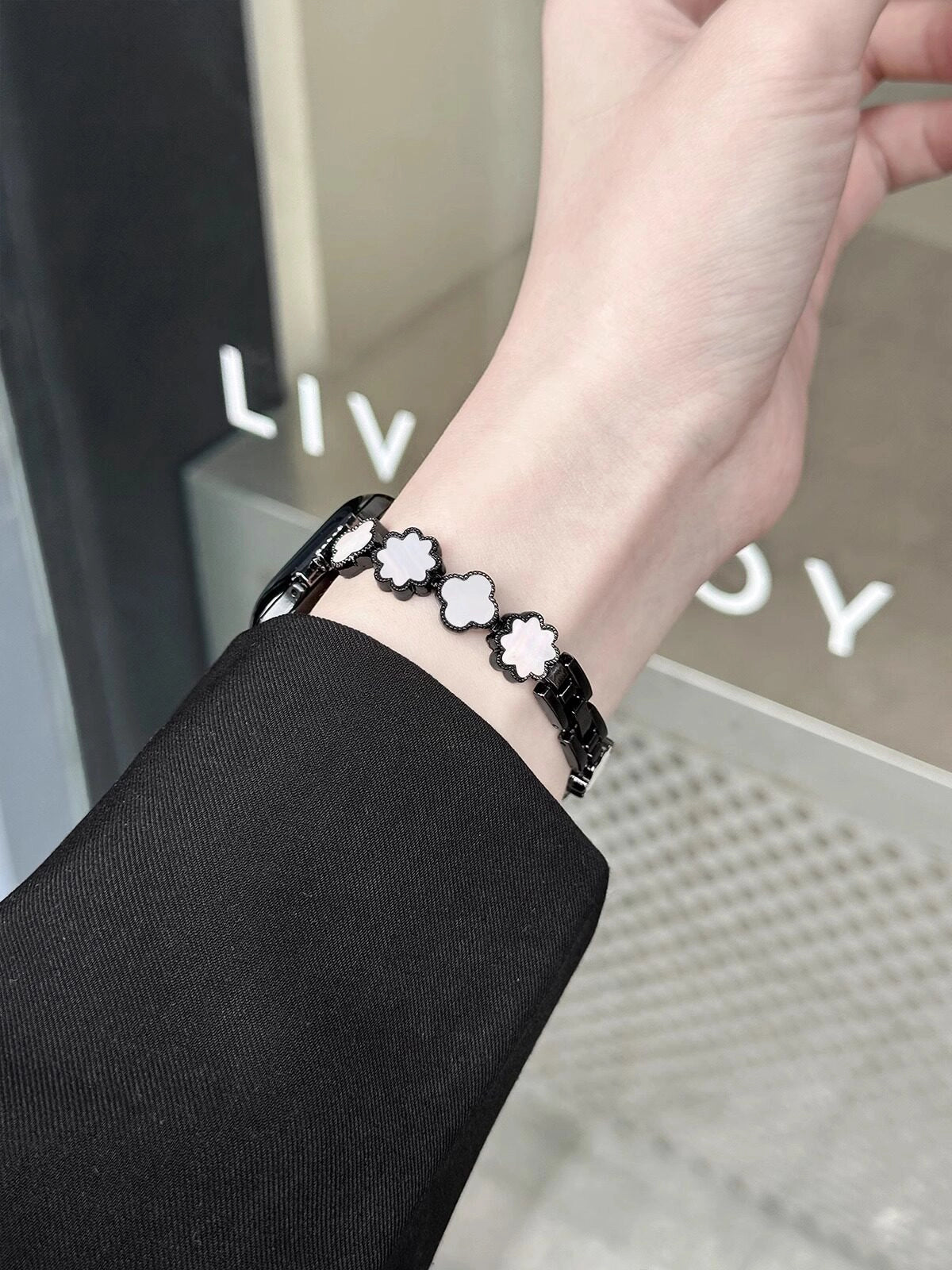 Mother-of-Pearl Clover Watch Strap [AWTSJ29O]