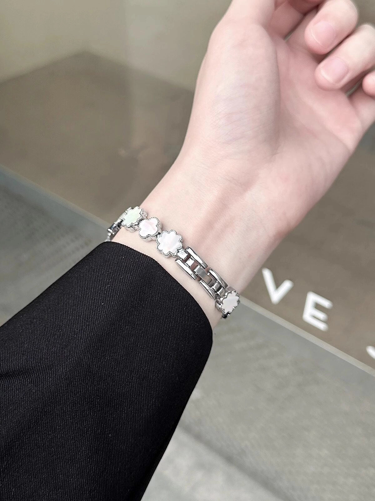Mother-of-Pearl Clover Watch Strap [K91VGTT7]