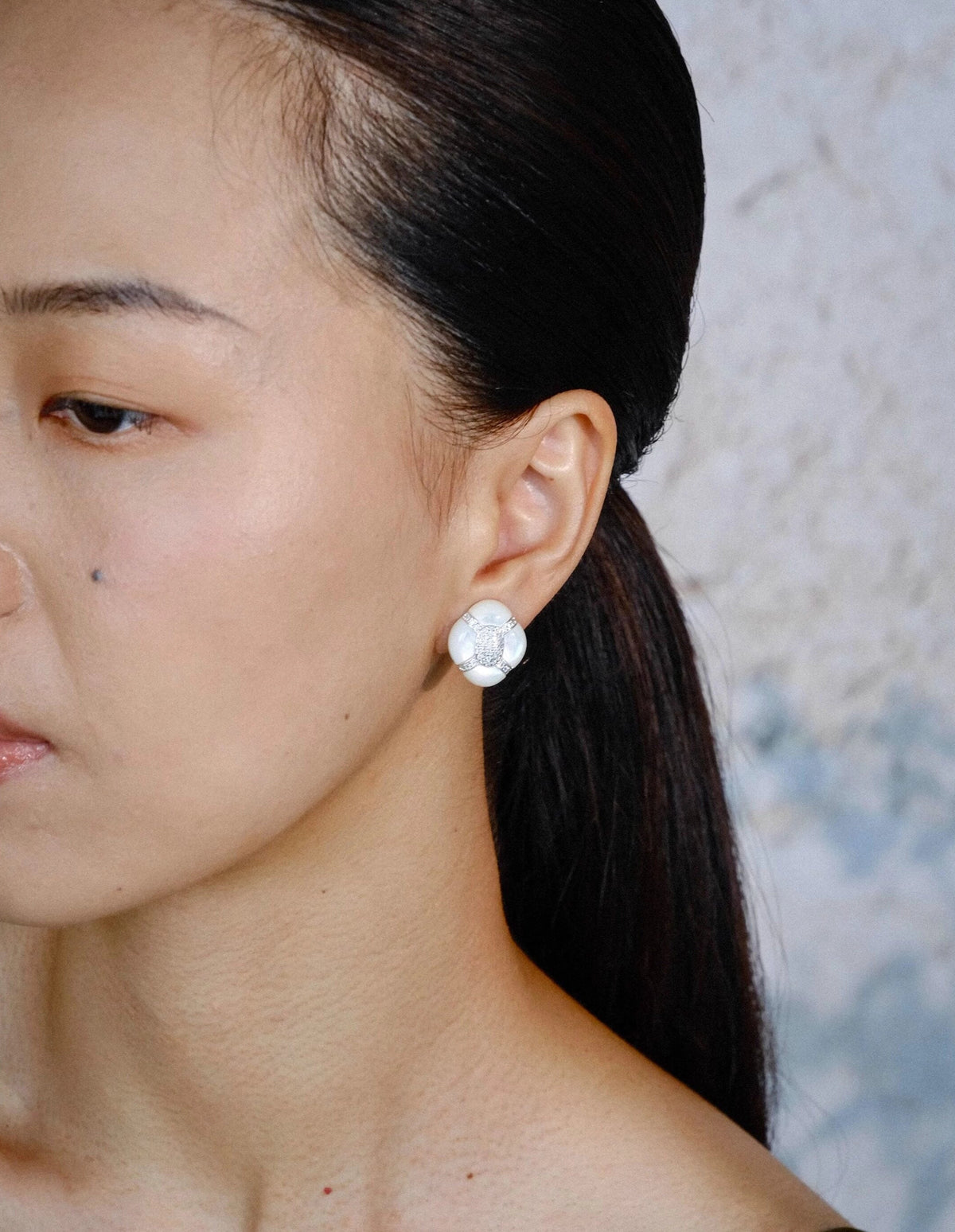 Mother-of-Pearl Drop Earrings [O4N9H59G]