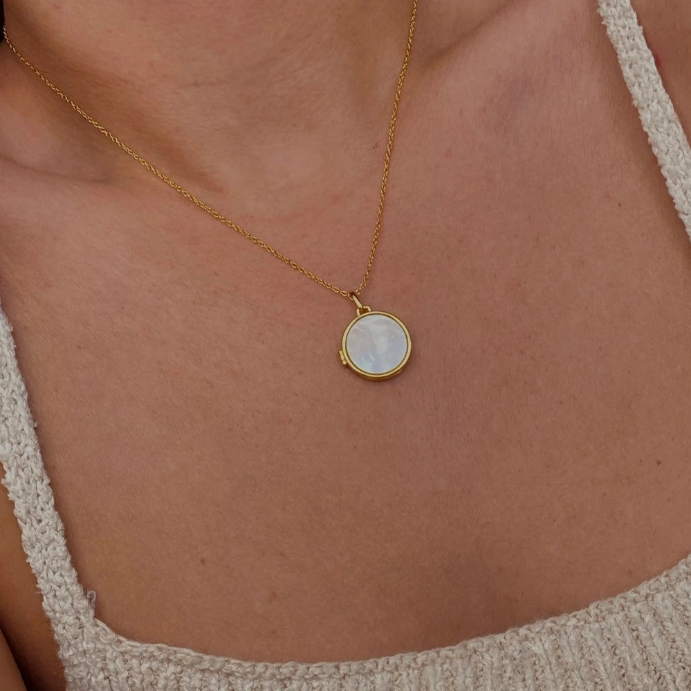 Mother of Pearl Locket Necklace [VWKY69KN]