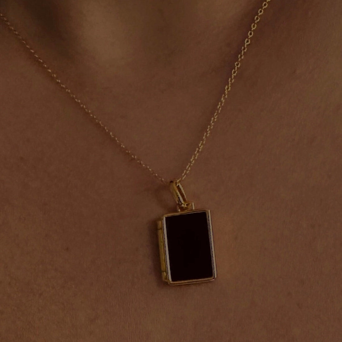 Mother of Pearl Locket Necklace [D8WVTR6V]