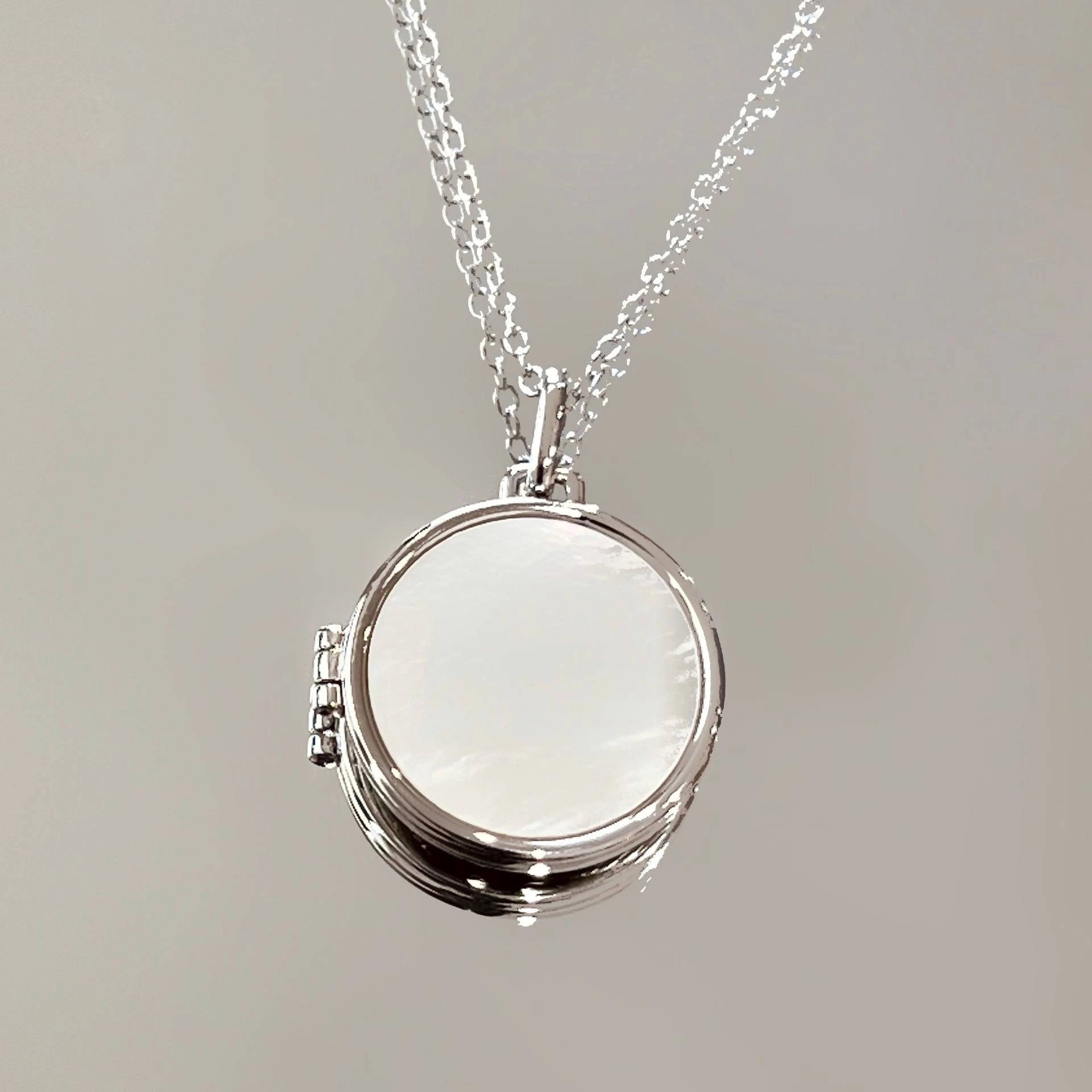 Mother of Pearl Locket Necklace [20LCDIX7]