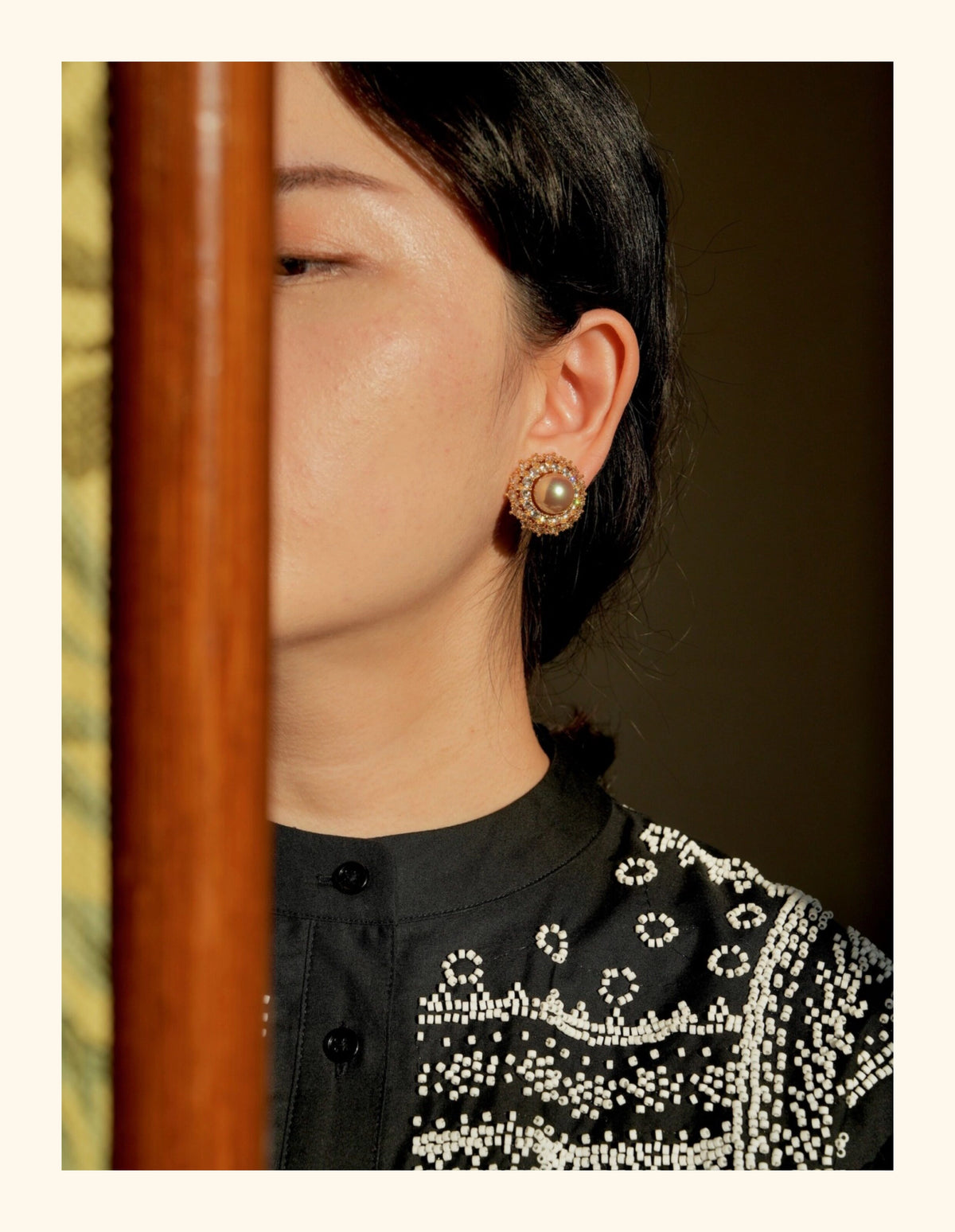 Mother-of-Pearl Palace Style Earrings [4SZKFERW]