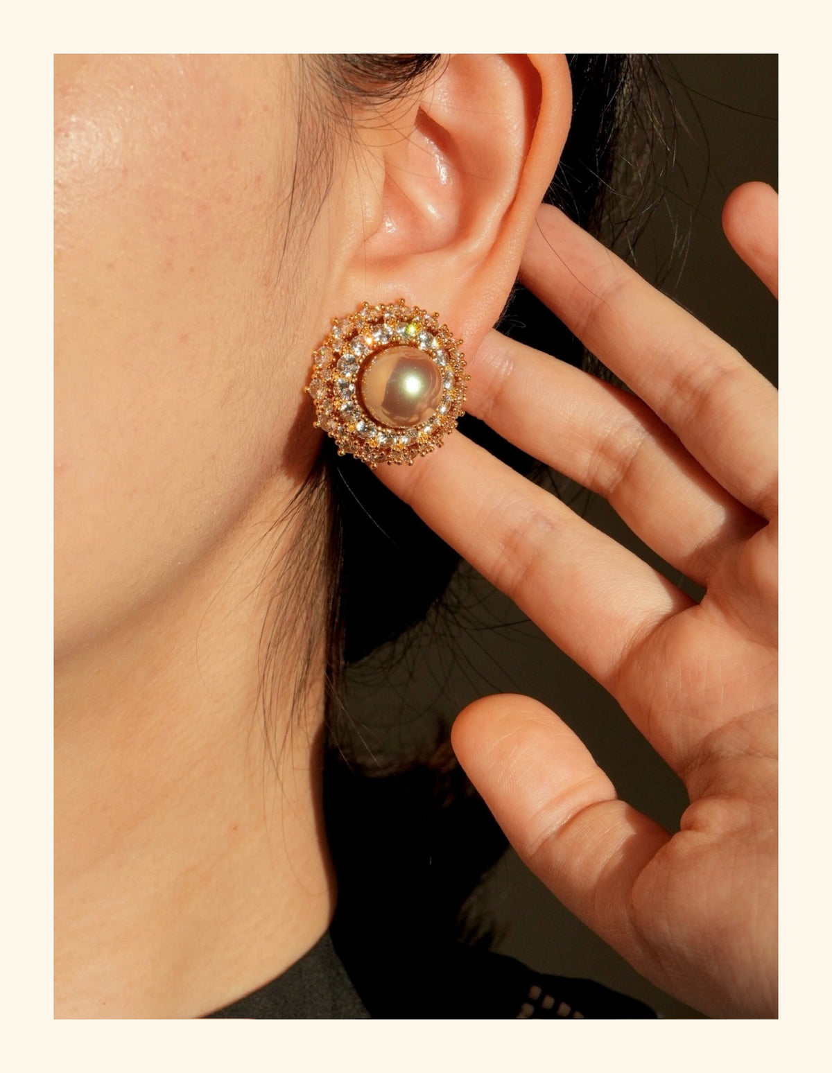 Mother-of-Pearl Palace Style Earrings [00ZD5Q7W]