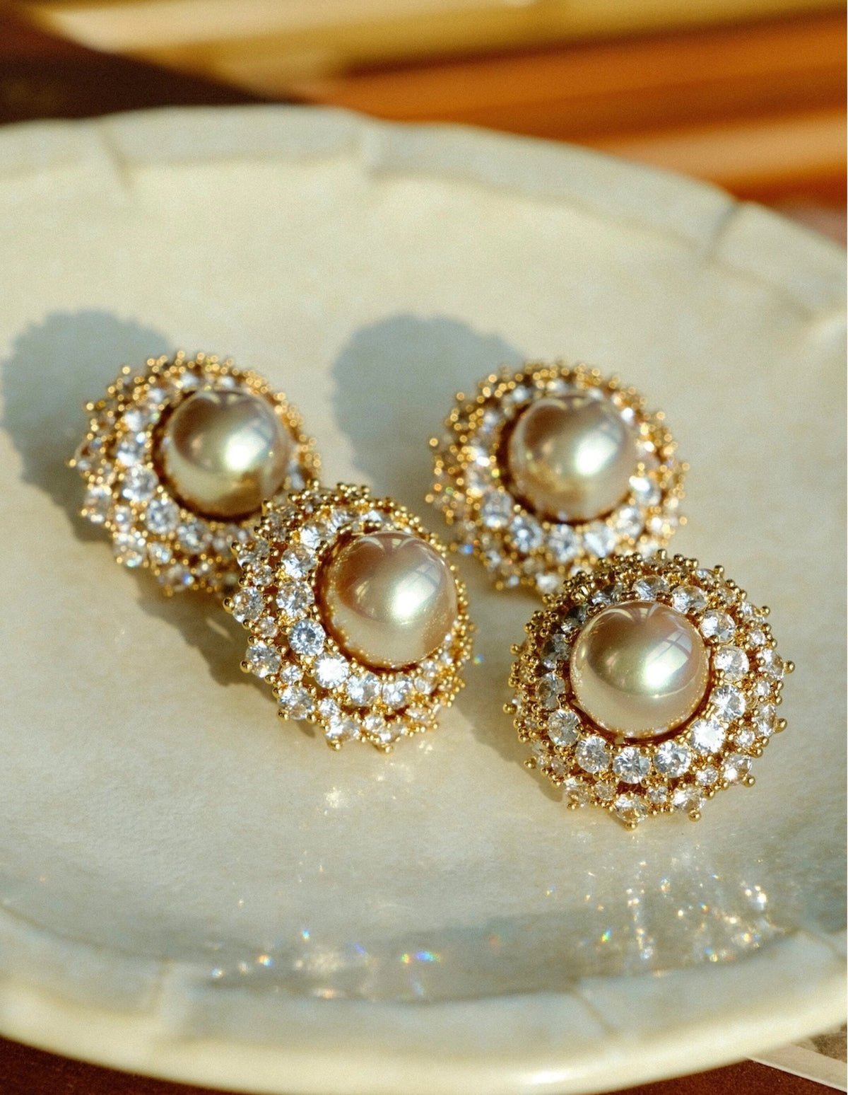 Mother-of-Pearl Palace Style Earrings [PPI99SMW]