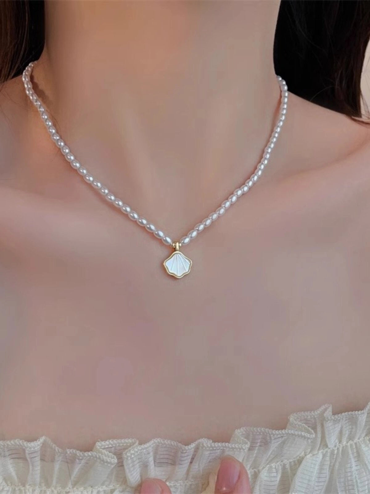 Mother-of-Pearl Pendant Choker Necklace [IOR3SUCC]