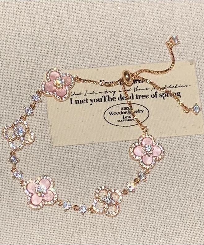 Mother-of-Pearl Petal Clover Bracelet [B5CTSYIW]