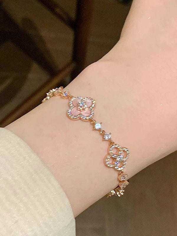 Mother-of-Pearl Petal Clover Bracelet [44E94NNW]