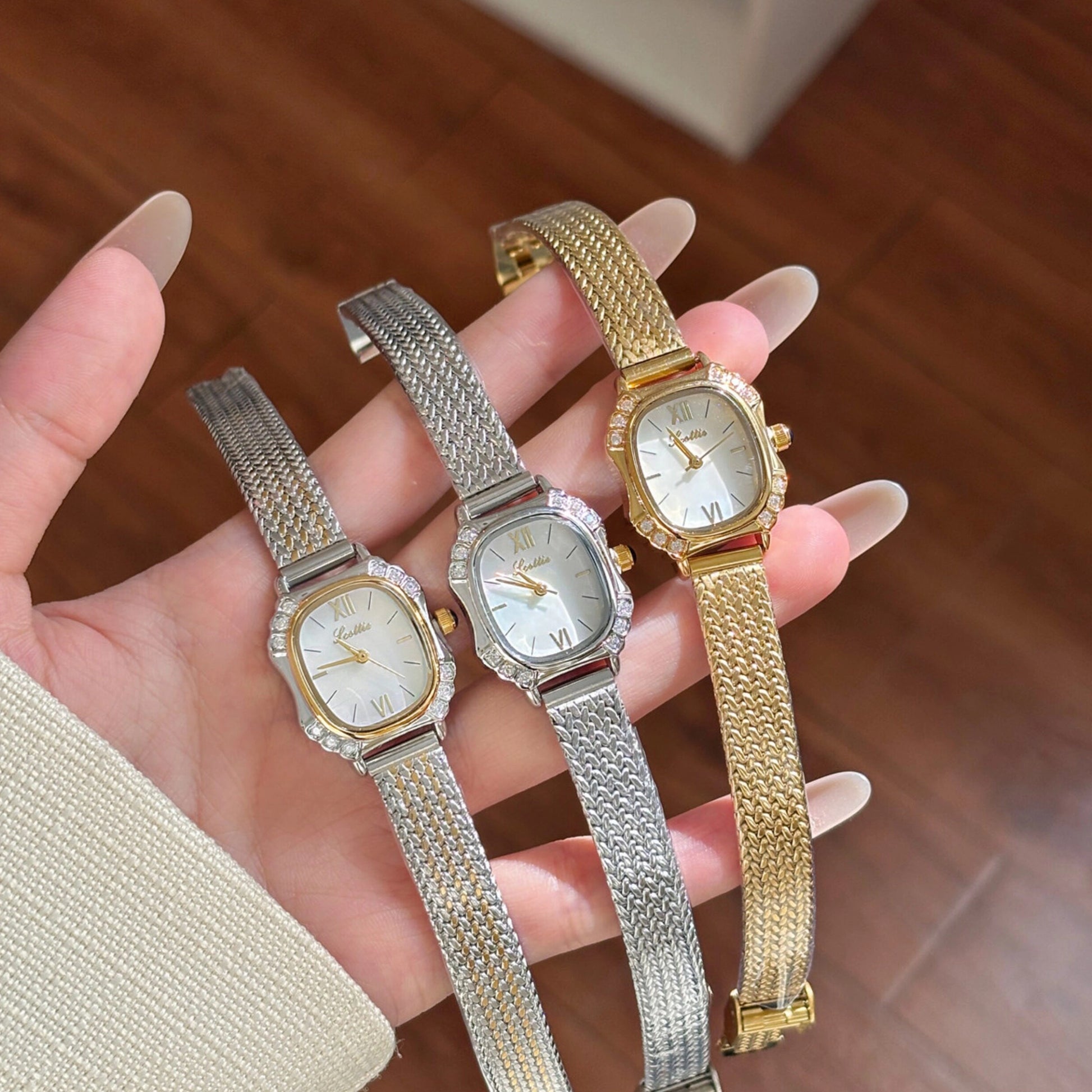 Mother-Of-Pearl Square Bracelet Watch [HPWVUTXE]