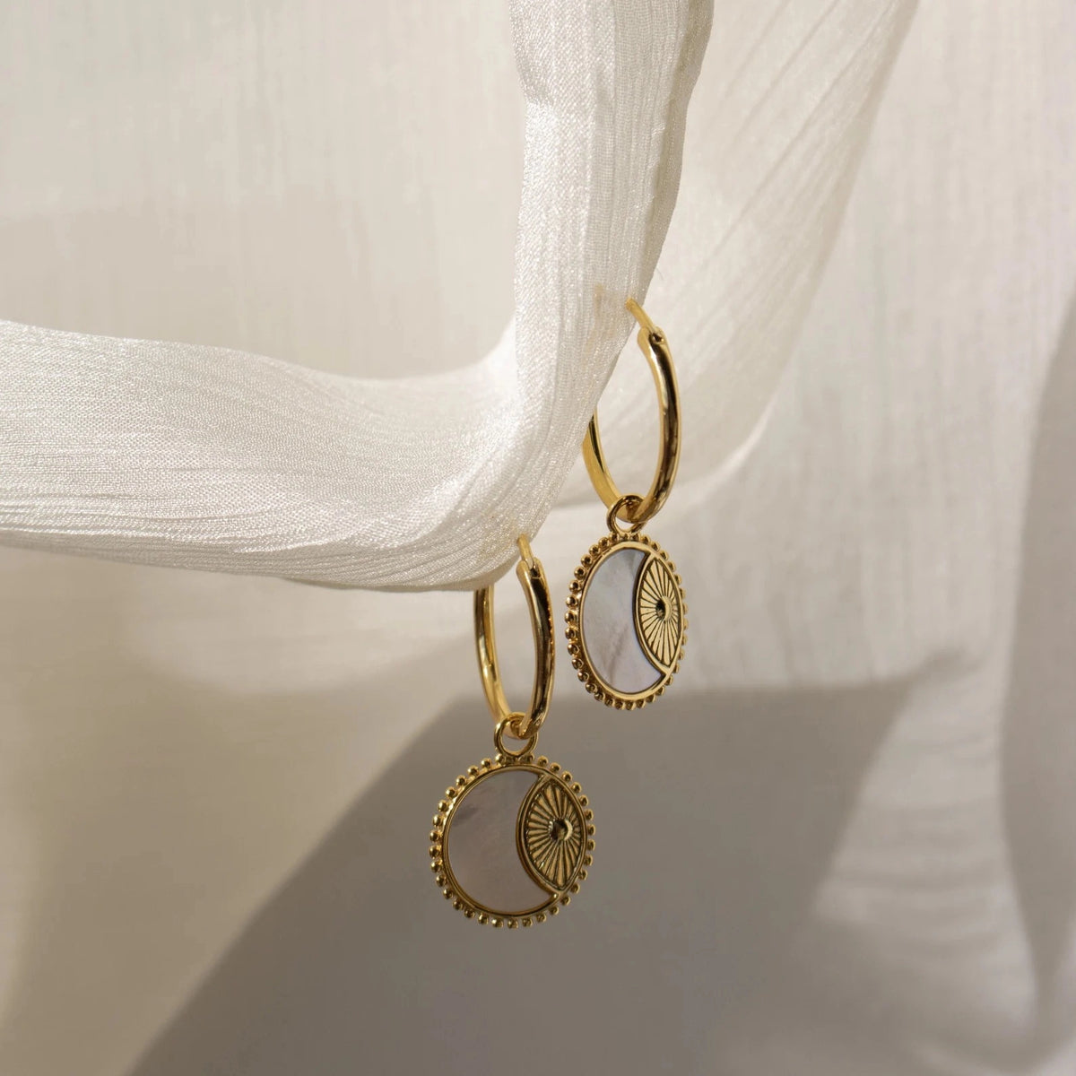 Mother-of-Pearl Sun Coin Earrings [6QCITU96]