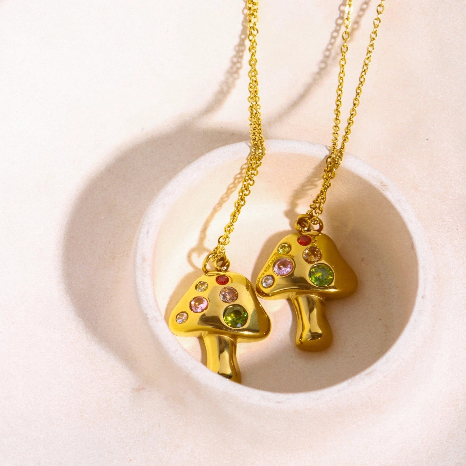 Mushroom Pendant Necklace [SLH5EVW1]