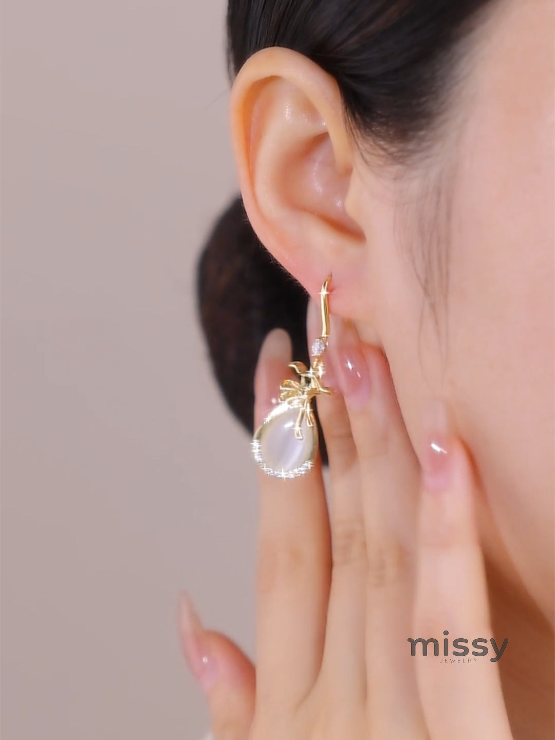 Naomy Gold Cat's Eye Drop Earrings