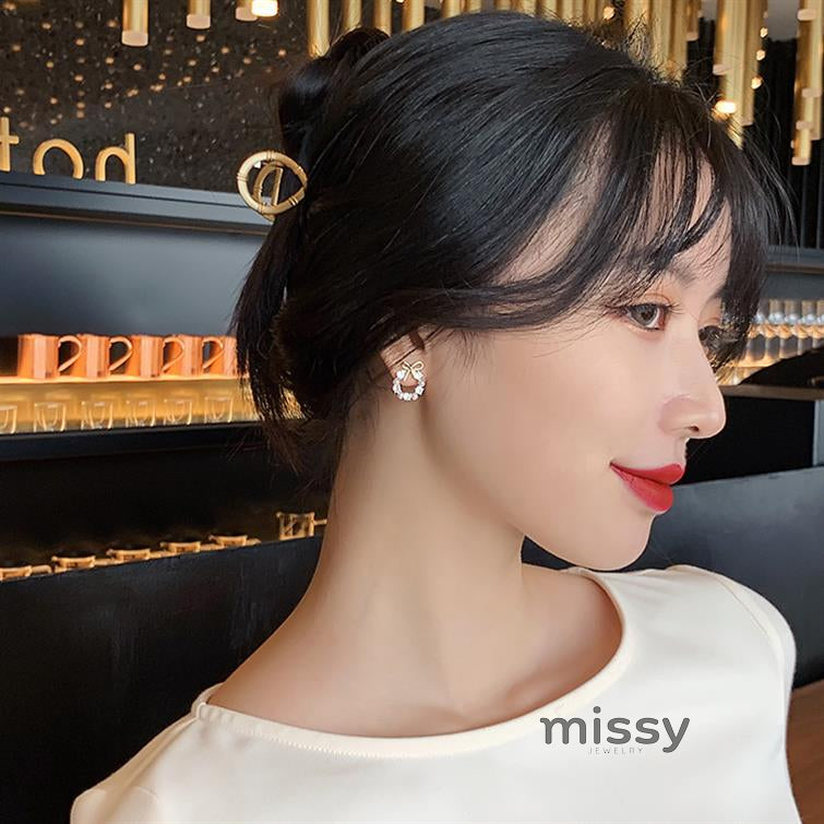 Nayah Pearl Bow Earrings
