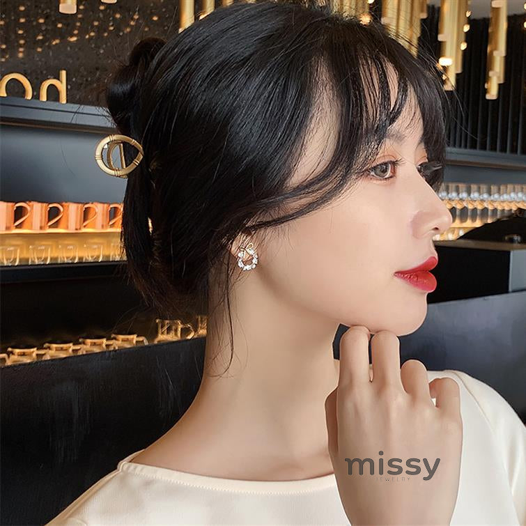 Nayah Pearl Bow Earrings