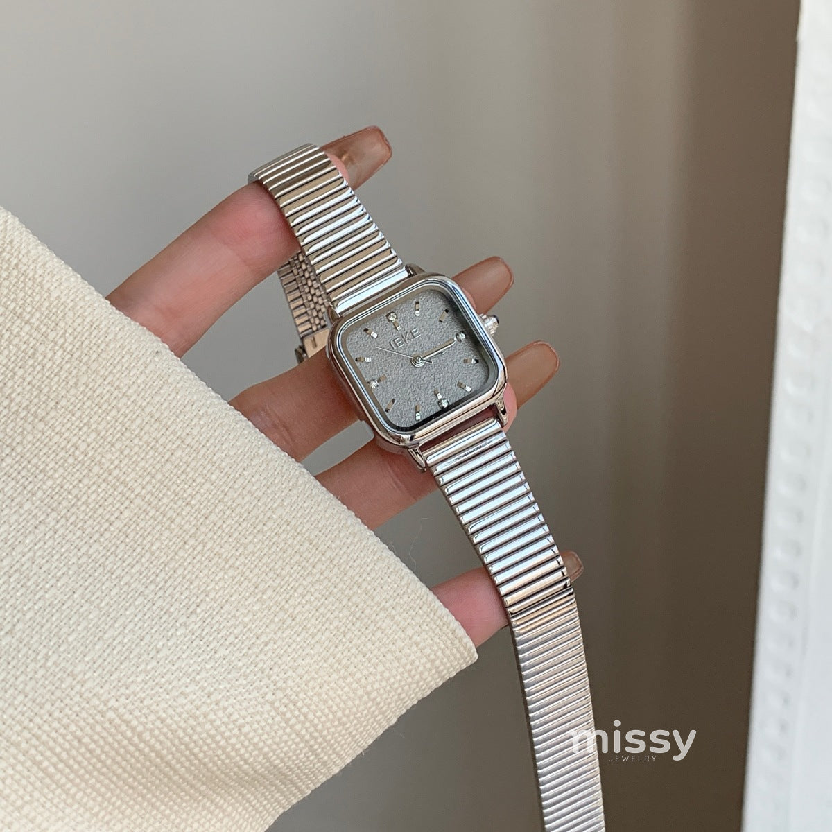 Nevaeh Retro Square Watch [VHDOBQT3]