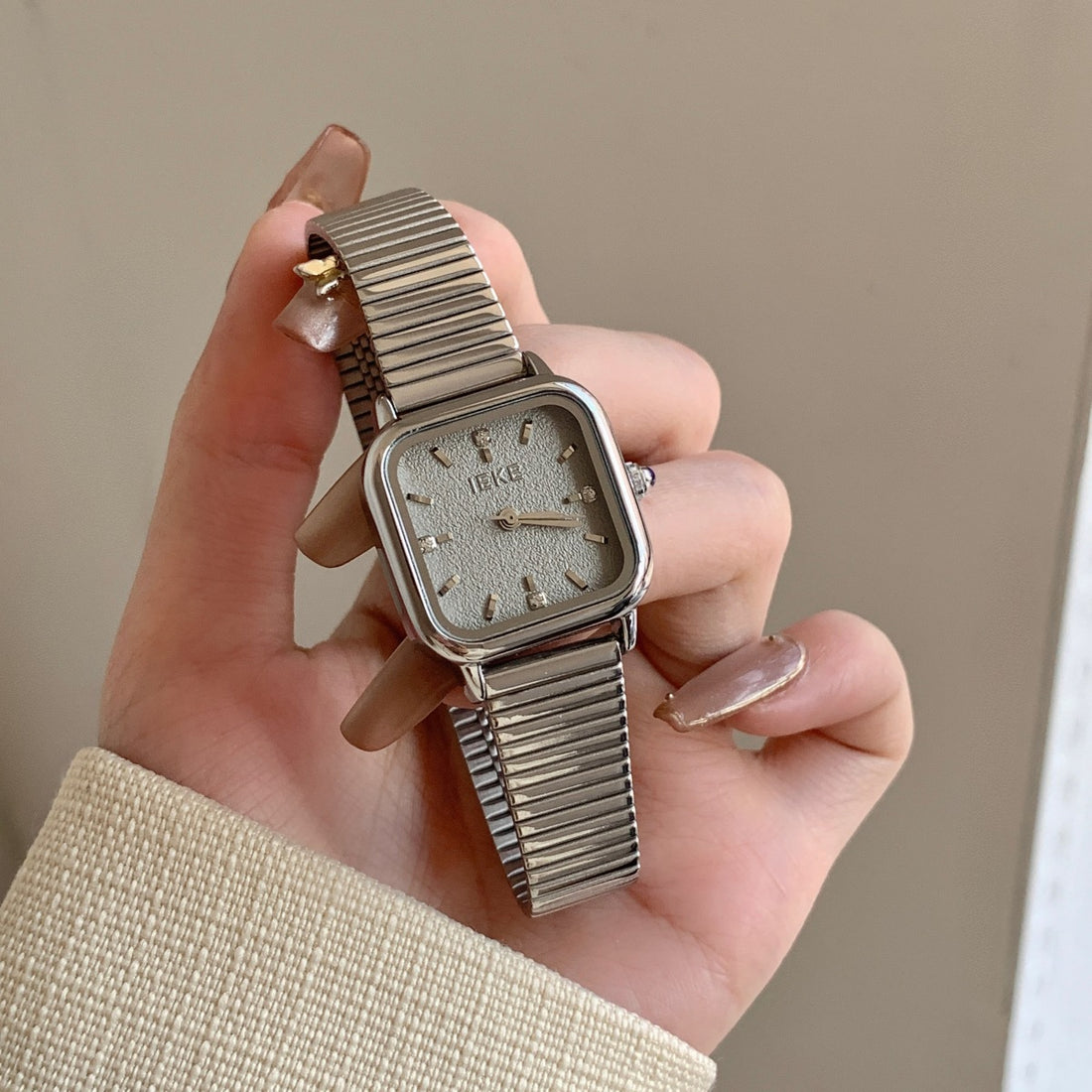 Nevaeh Retro Square Watch [BM0T14JU]