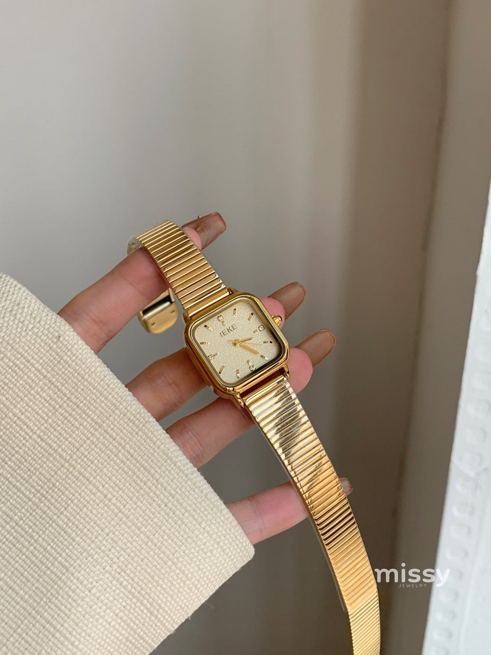 Nevaeh Retro Square Watch [F72FLXB2]