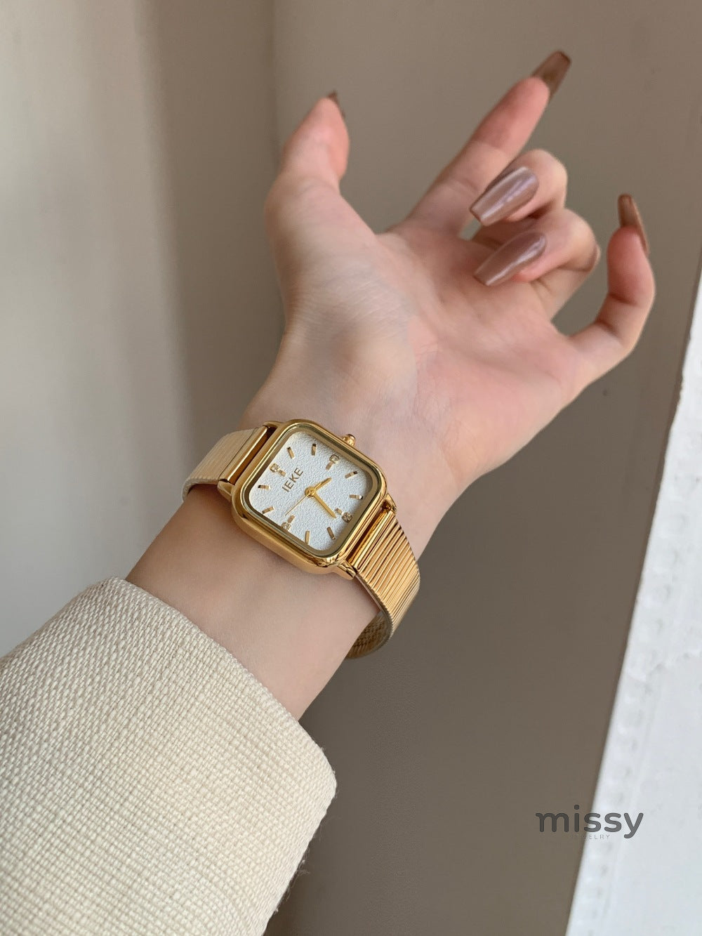 Nevaeh Retro Square Watch [HCYTEQQI]