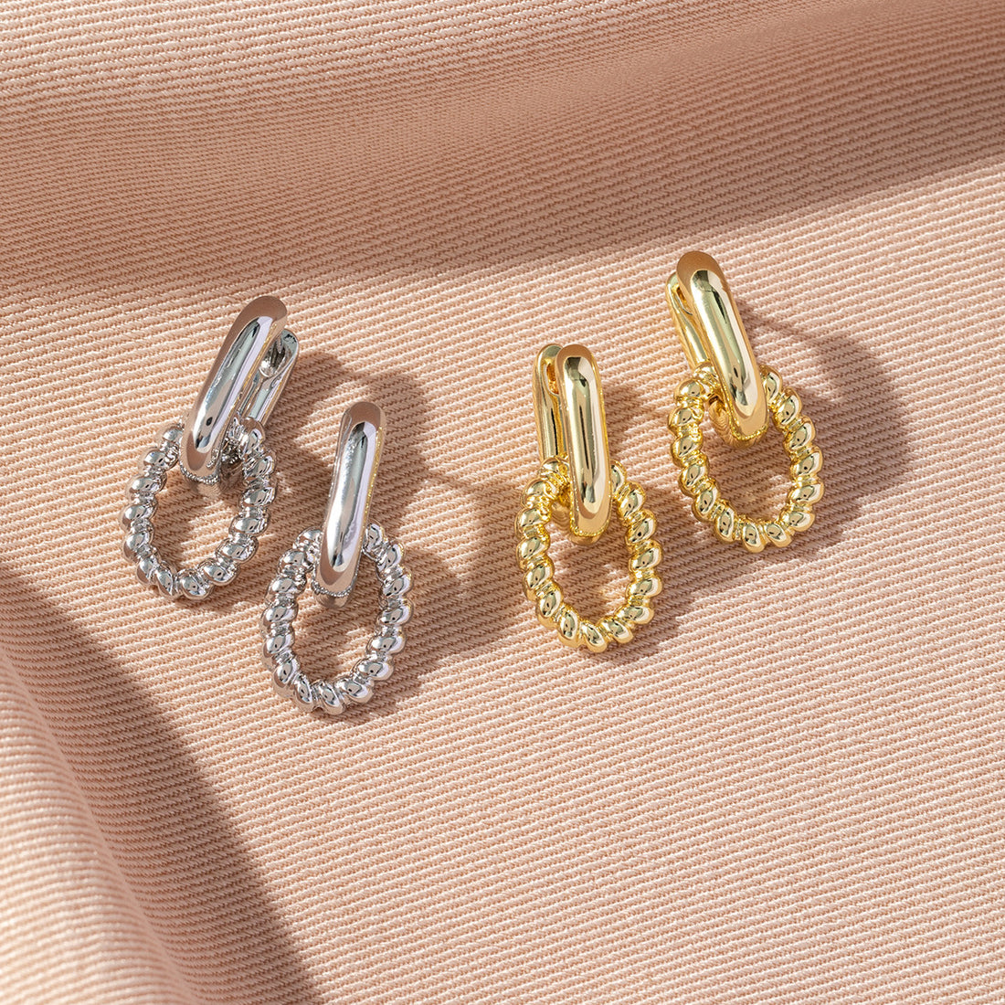 Nirvi Geometric Twist Ear Cuff [95FVOXV6]