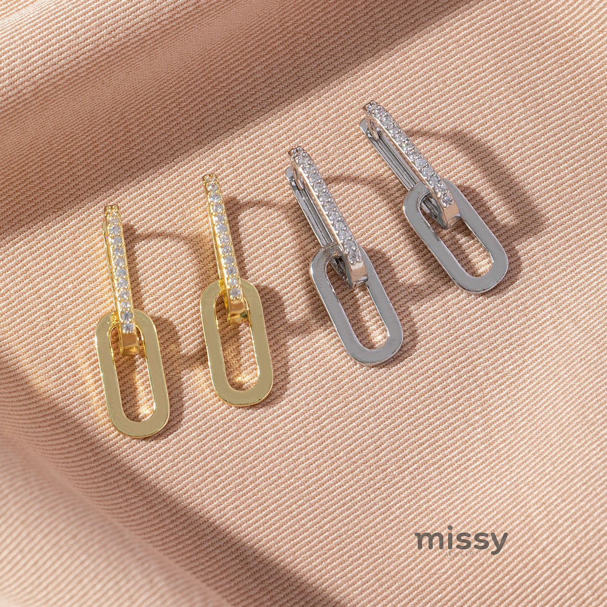 Nirvi Geometric Twist Ear Cuff [SR2OTQ07]