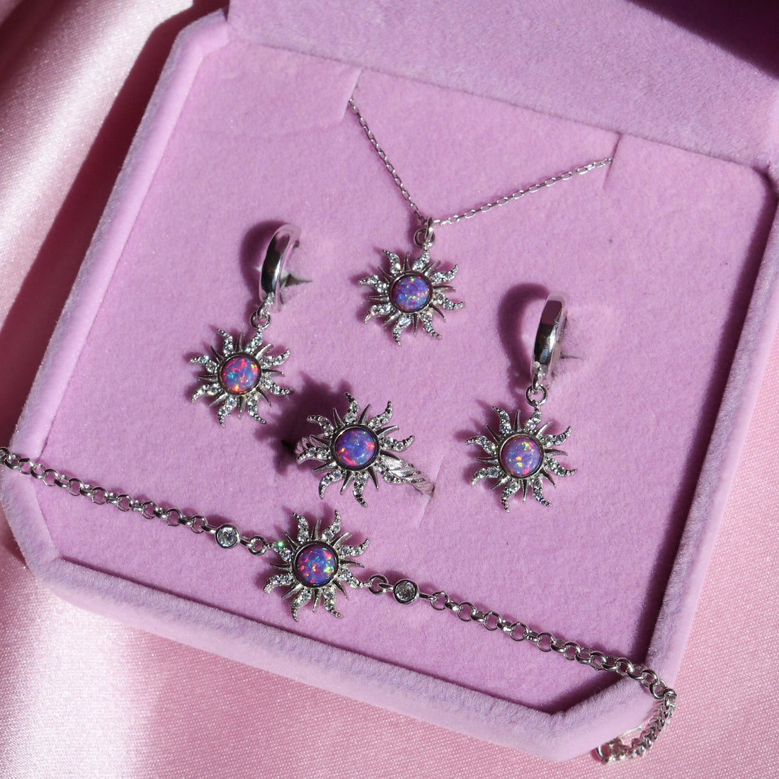 Opal Star Pendant Necklace [6ZBBXR2E]
