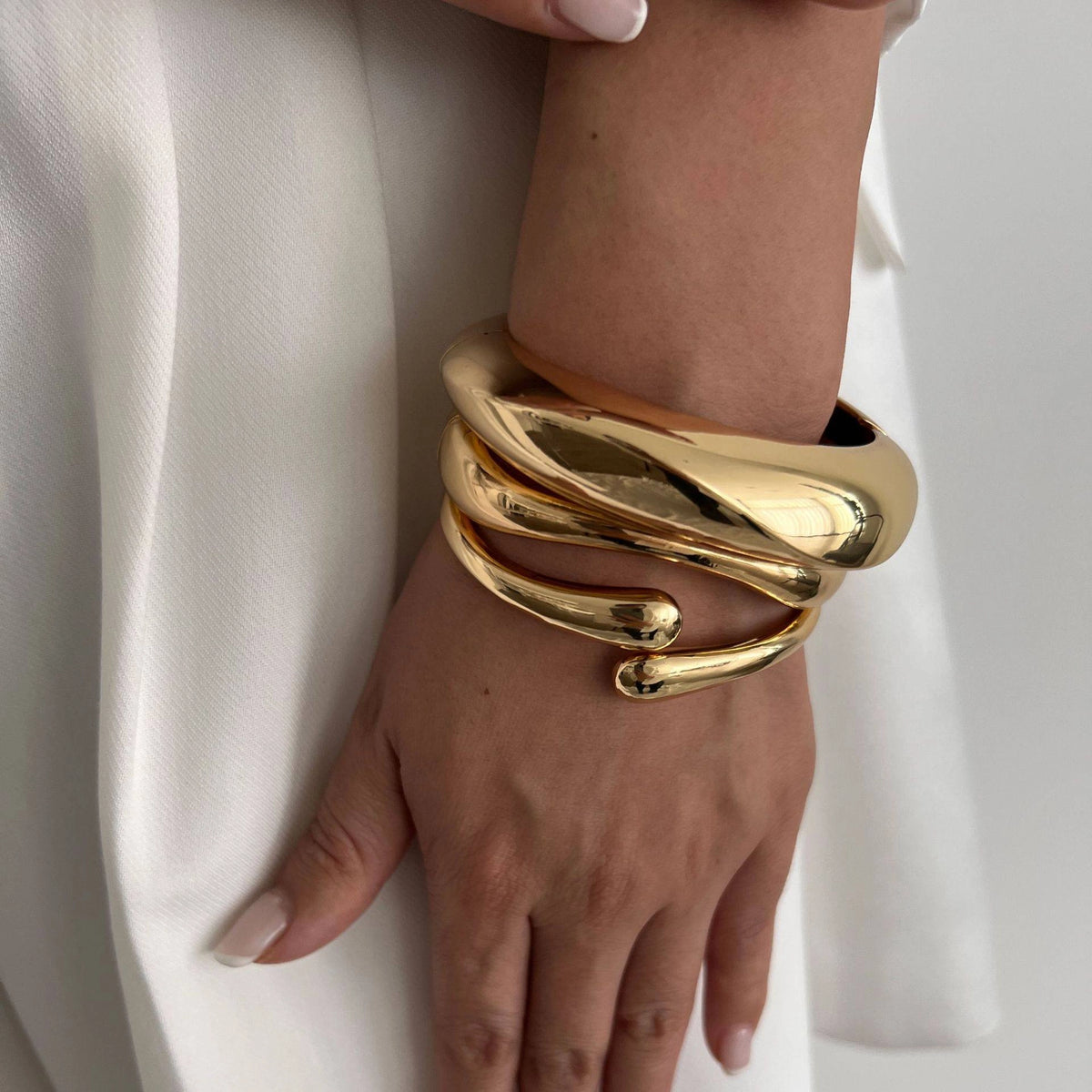 Open Cuff Bangle Bracelet [J64V60YS]