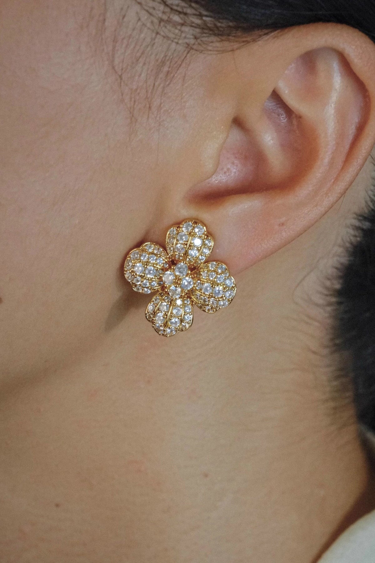 Ornate Floral Drop Earrings [HV5TUVST]