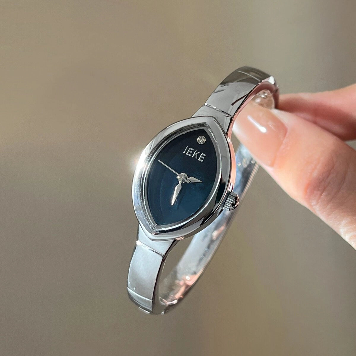 Oval Bracelet Watch with Metal Strap [3X3NQOTD]