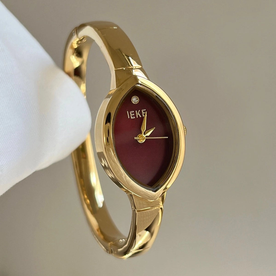 Oval Bracelet Watch with Metal Strap [C9Y54DP8]