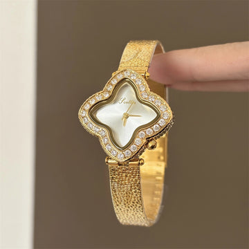 Oval Clover Bracelet Watch [Q9OI4U4V]