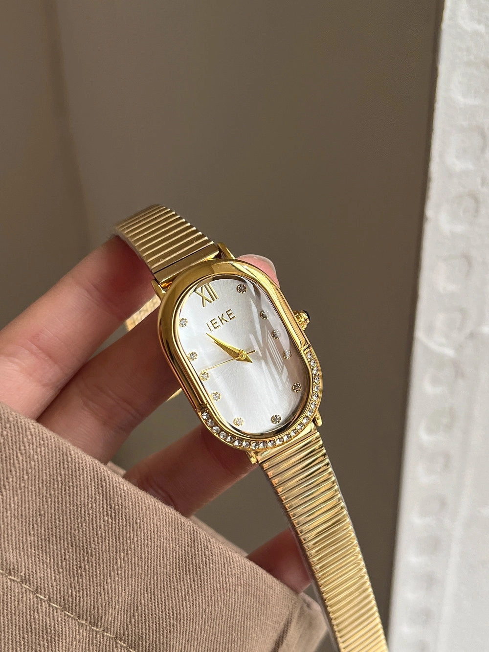 Oval Dial Bracelet Watch [WDQQ93DD]