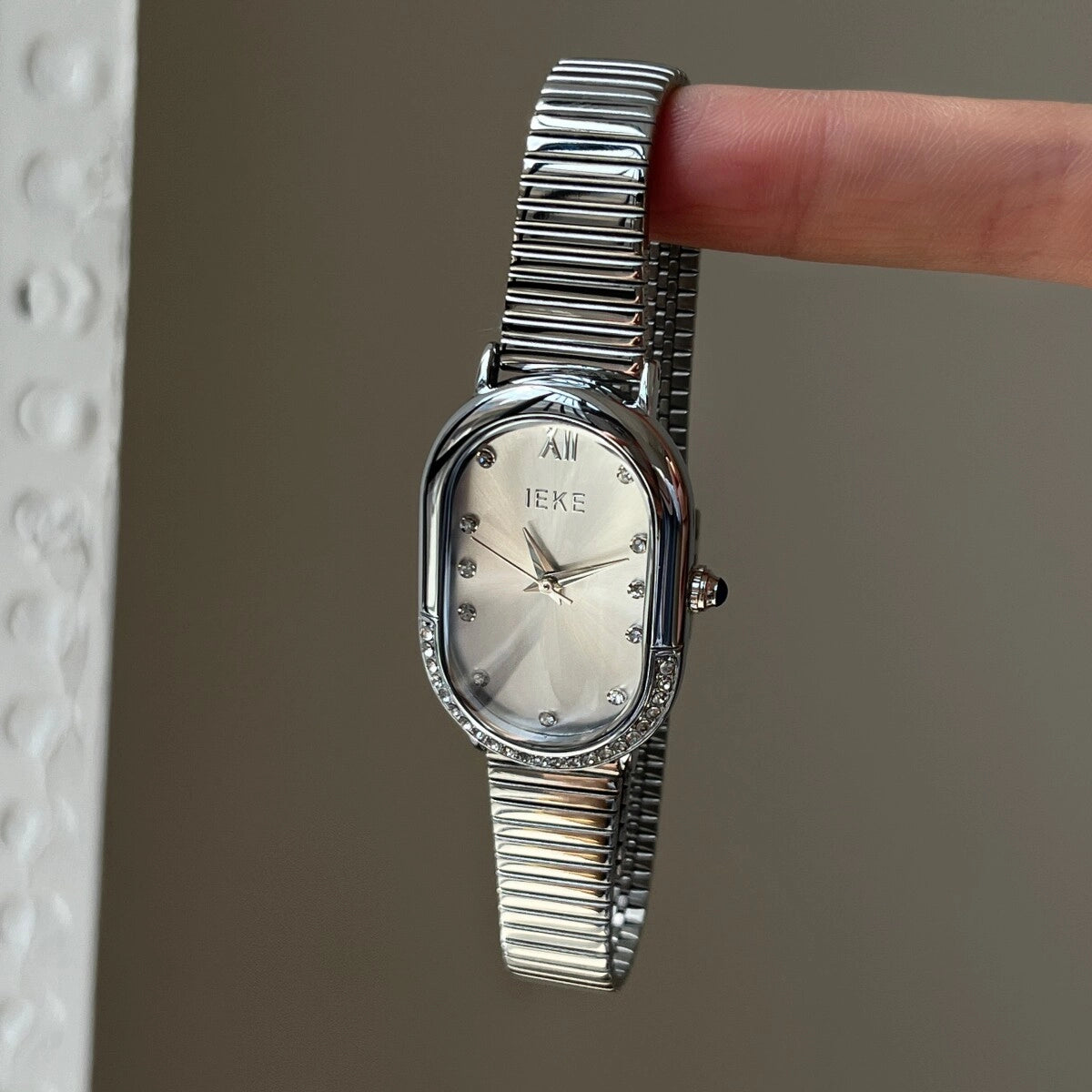 Oval Dial Bracelet Watch [5I18RFGV]