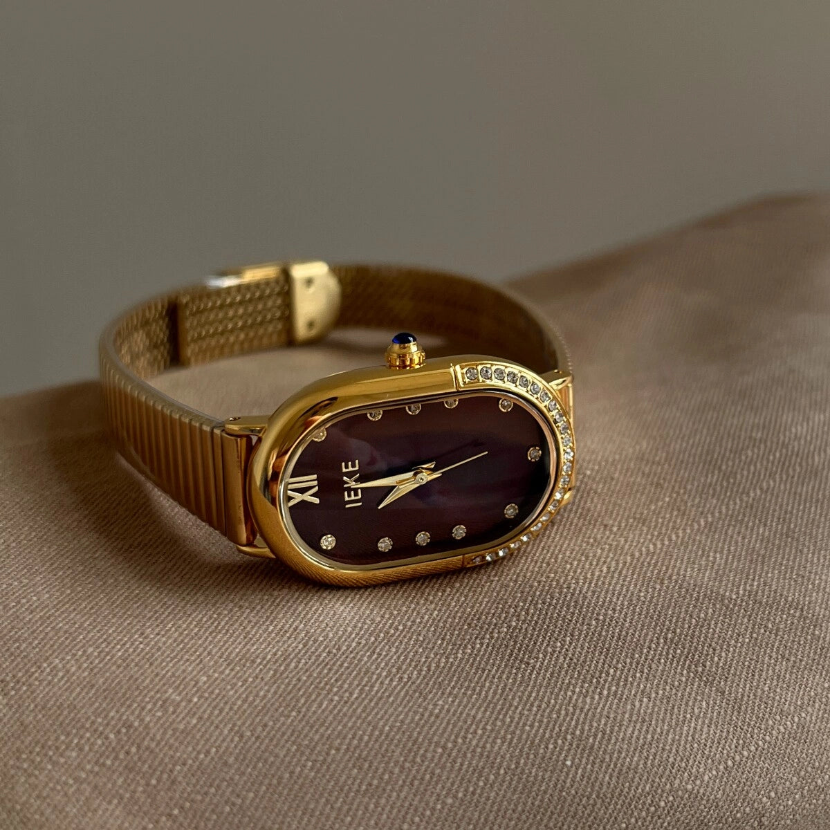 Oval Dial Bracelet Watch [9KU0VK6I]